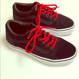 Vans “Old Skool” shoes